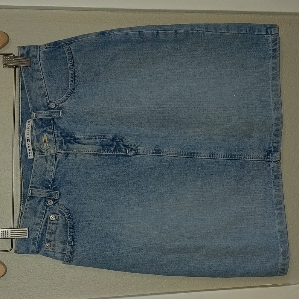Y2K VTG Vintage Tommy Hilfiger denim skirt, size 4